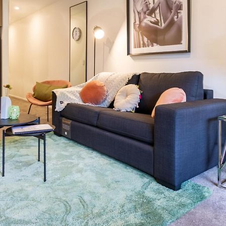Cozy 1-Bed Apartment With Park Views, Sleeps 4 Christchurch Kültér fotó