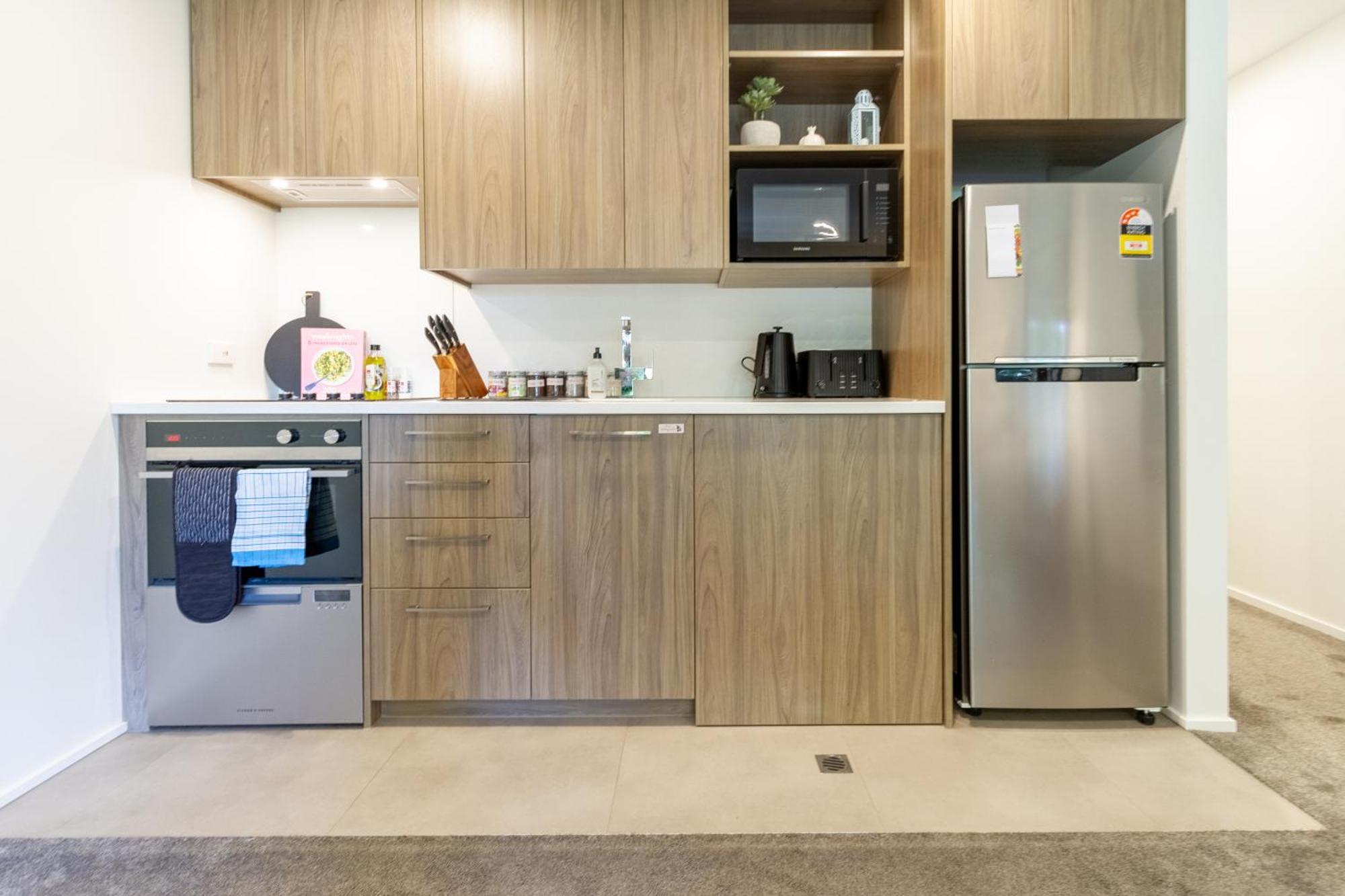 Cozy 1-Bed Apartment With Park Views, Sleeps 4 Christchurch Kültér fotó
