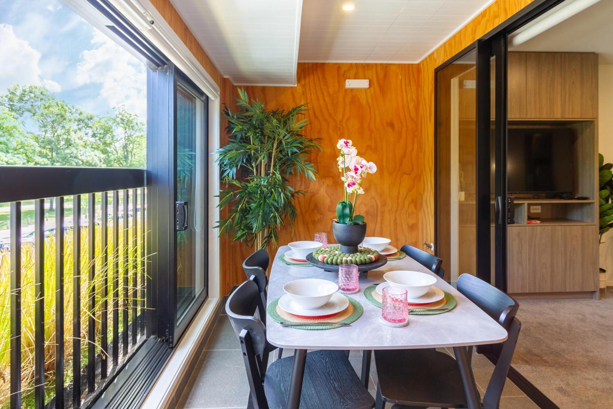 Cozy 1-Bed Apartment With Park Views, Sleeps 4 Christchurch Kültér fotó