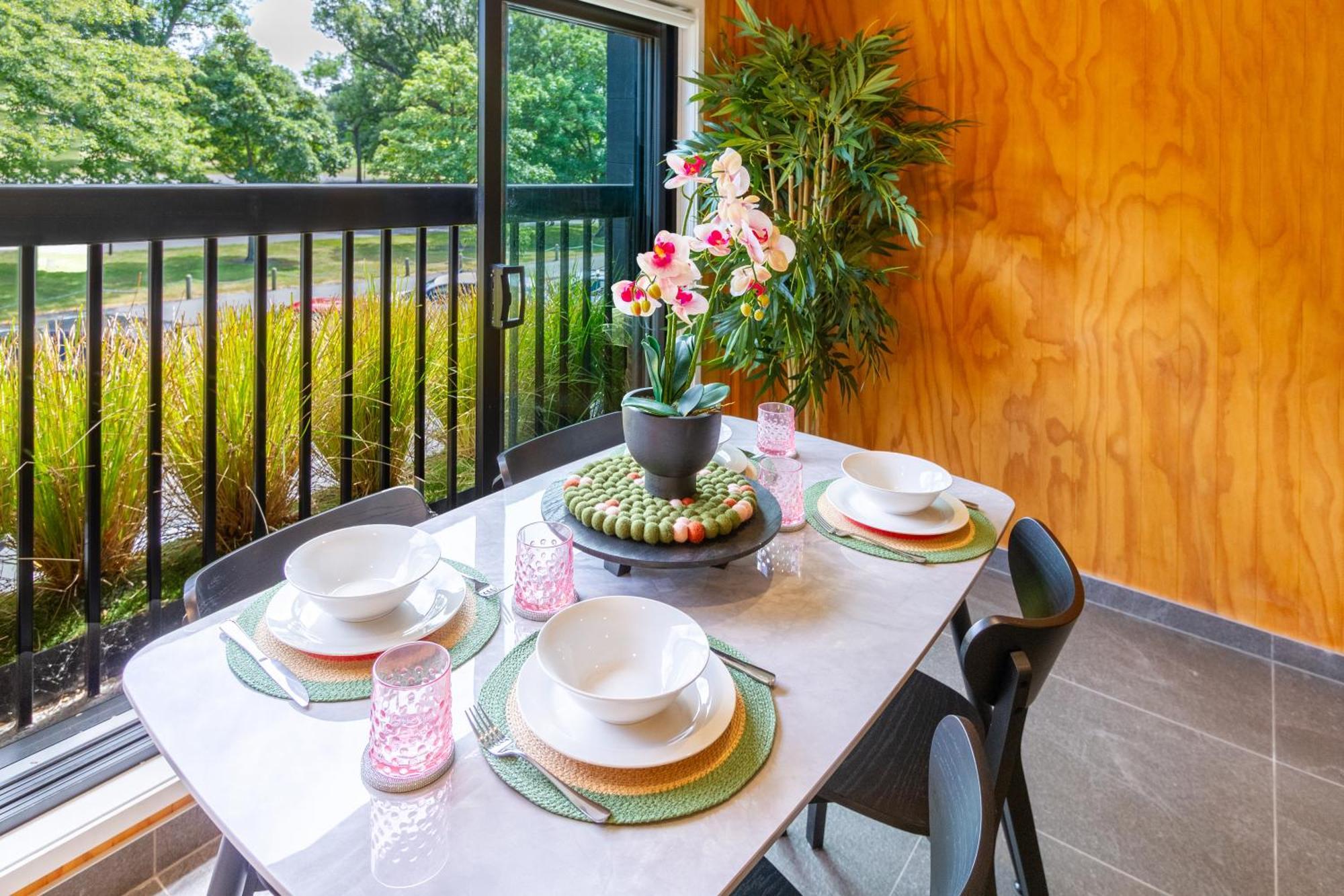 Cozy 1-Bed Apartment With Park Views, Sleeps 4 Christchurch Kültér fotó