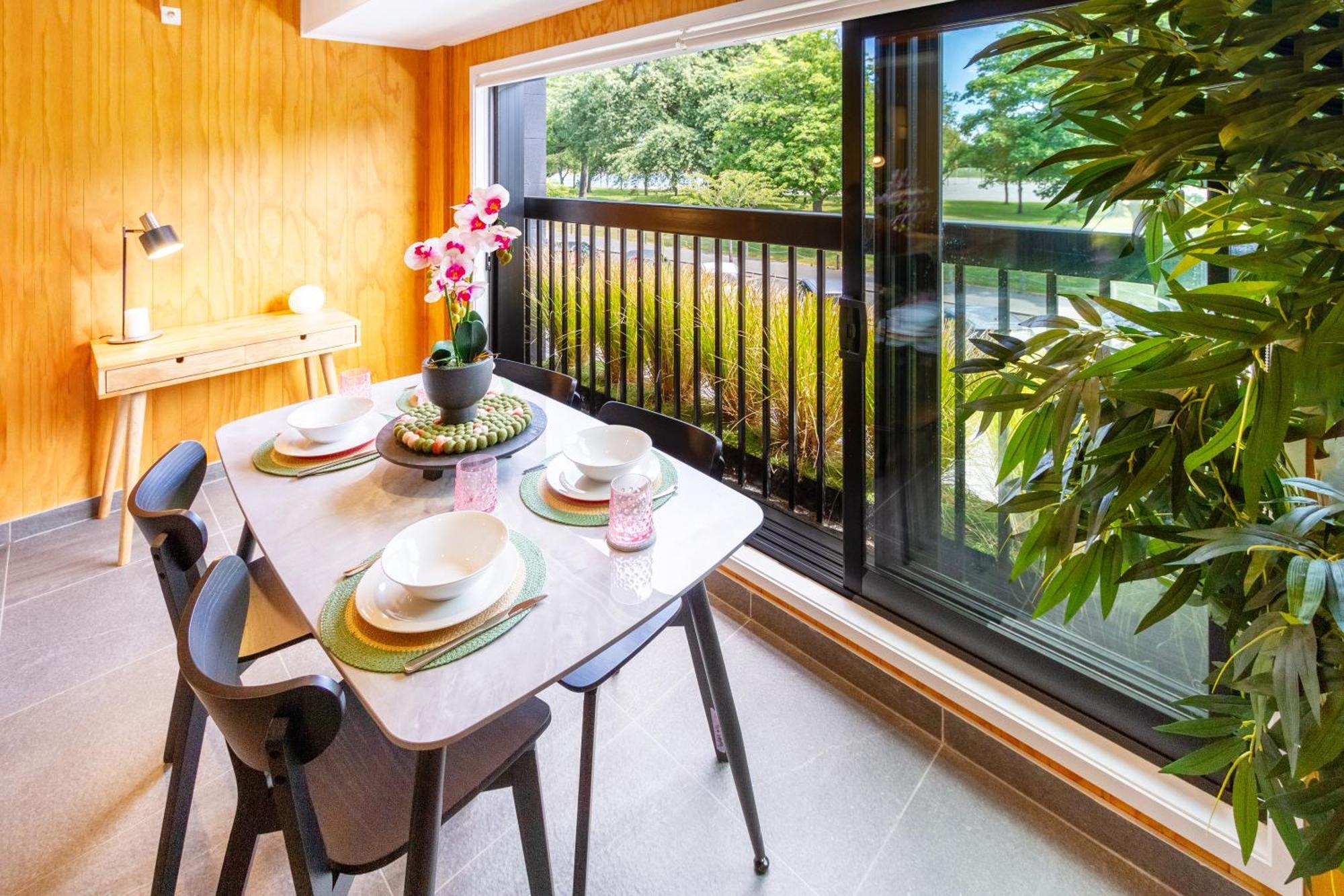 Cozy 1-Bed Apartment With Park Views, Sleeps 4 Christchurch Kültér fotó
