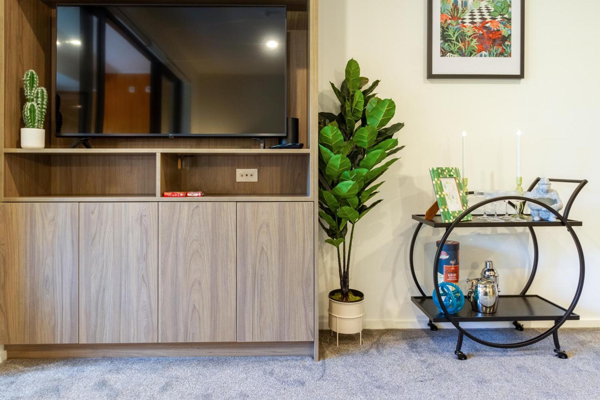 Cozy 1-Bed Apartment With Park Views, Sleeps 4 Christchurch Kültér fotó
