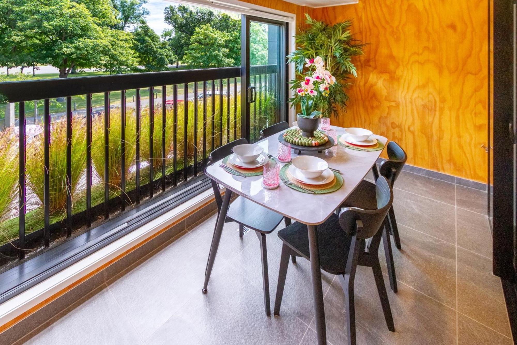 Cozy 1-Bed Apartment With Park Views, Sleeps 4 Christchurch Kültér fotó